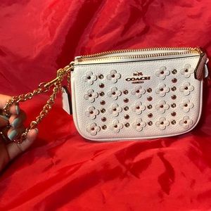 Coach White Medium Wristlet wt Gold Chain/Flower
